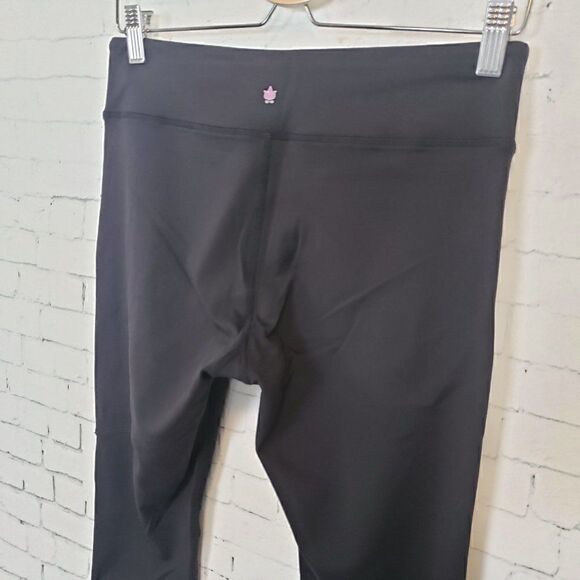 KiraGrace black cutout cropped leggings size M - Picture 5 of 7